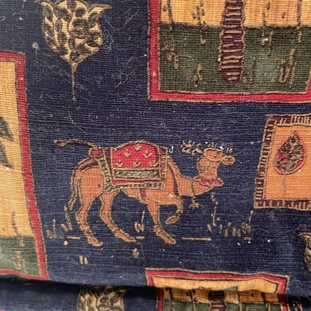 Sewing Camel Ethnic Cloth Print Pocket Yarn Storage Wooden